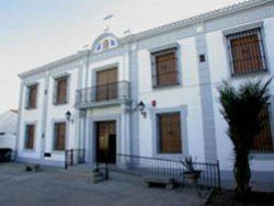 burguillo-del-cerro-residencia-nuestra-sec3b1ora-del-amparo-laresextremadura